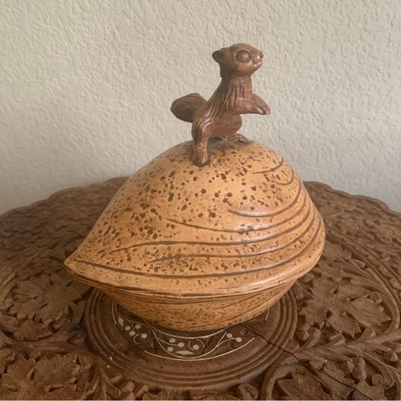 Vintage Kay Kinney Signed MCM Ceramic Squirrel And Almond Candy Dish with Lid - Picture 1 of 12